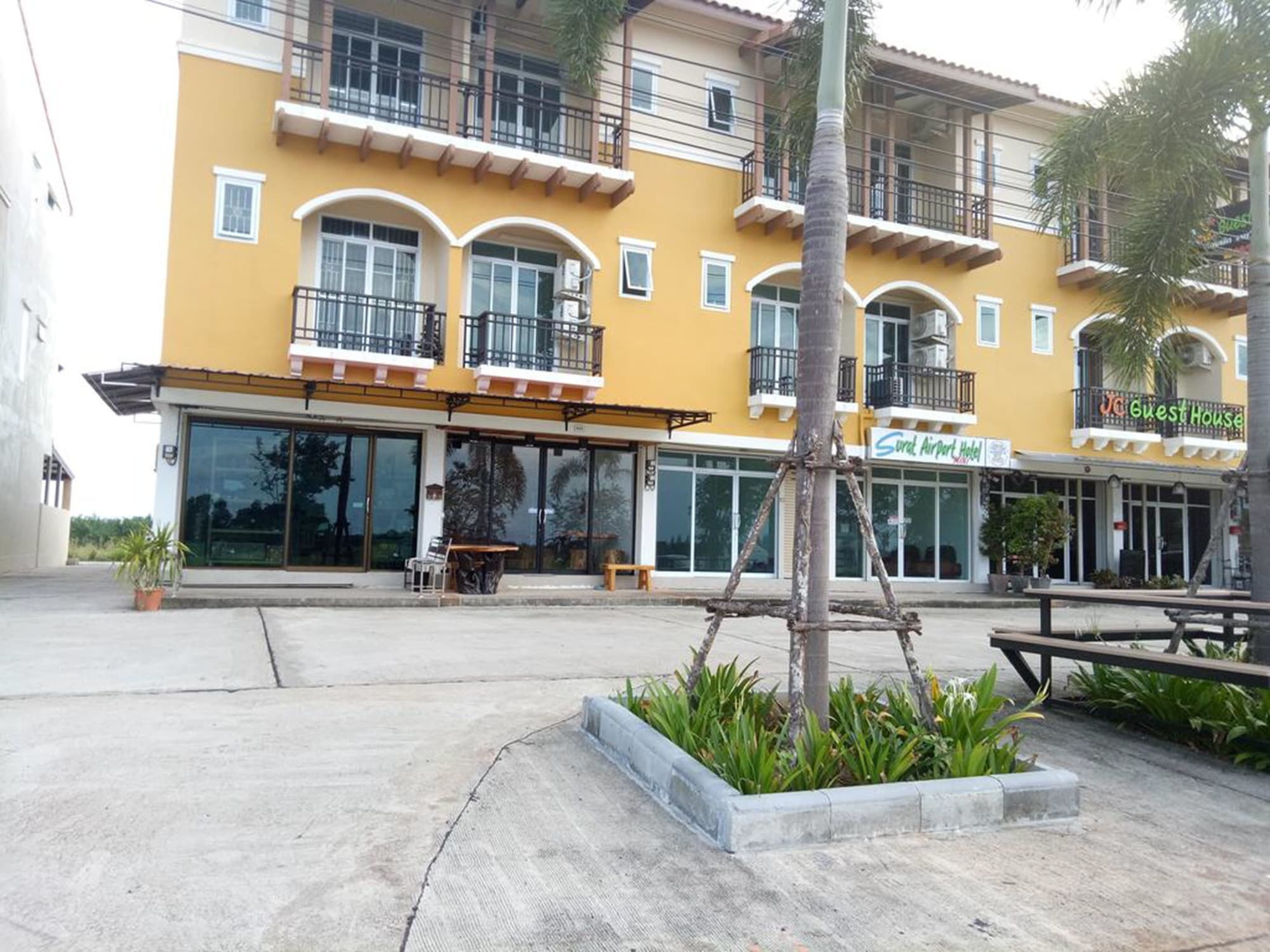 You In House Urt Surathani Airport Surat Thani Dış mekan fotoğraf